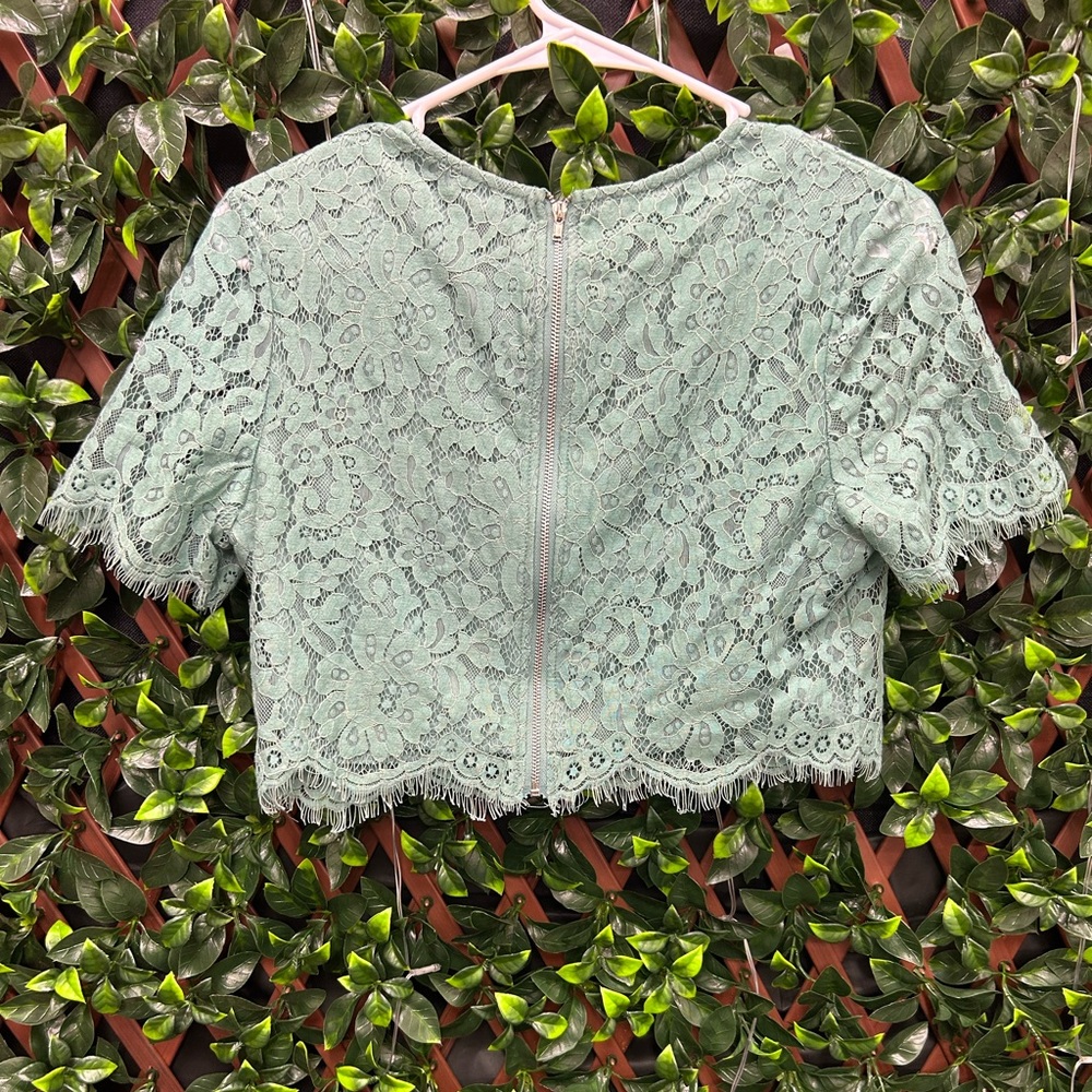 SOLD!! NWOT L'atiste by Amy Laced Crop Top - Size M - Picture 2 of 4